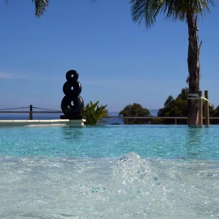 Appart hôtel Les Lauriers Roses Le Rayol-Canadel-sur-Mer