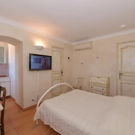 Les Lauriers Roses 4*