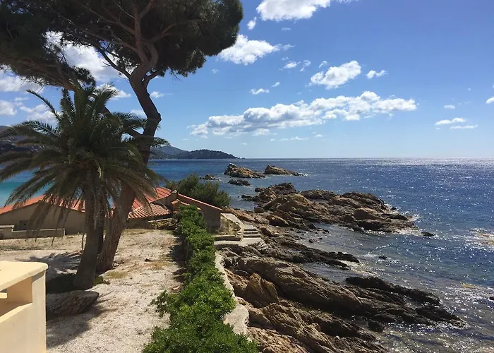 Les Lauriers Roses 4* Le Rayol-Canadel-sur-Mer