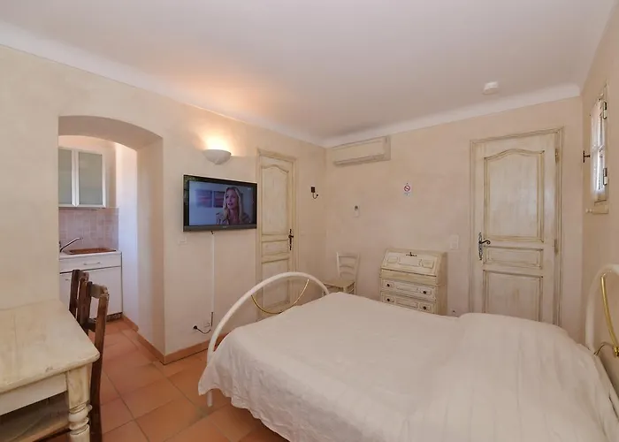 Les Lauriers Roses 4*
