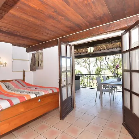 Les Lauriers Roses 4* Le Rayol-Canadel-sur-Mer