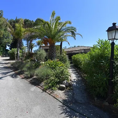 Les Lauriers Roses Aparthotel *