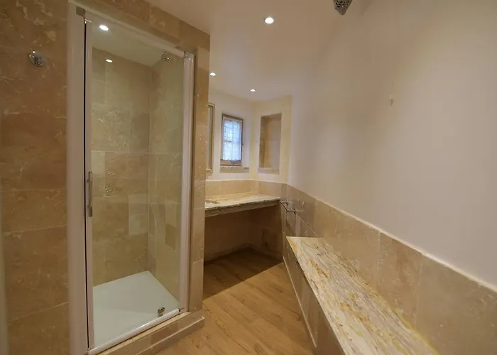 Les Lauriers Roses 4*