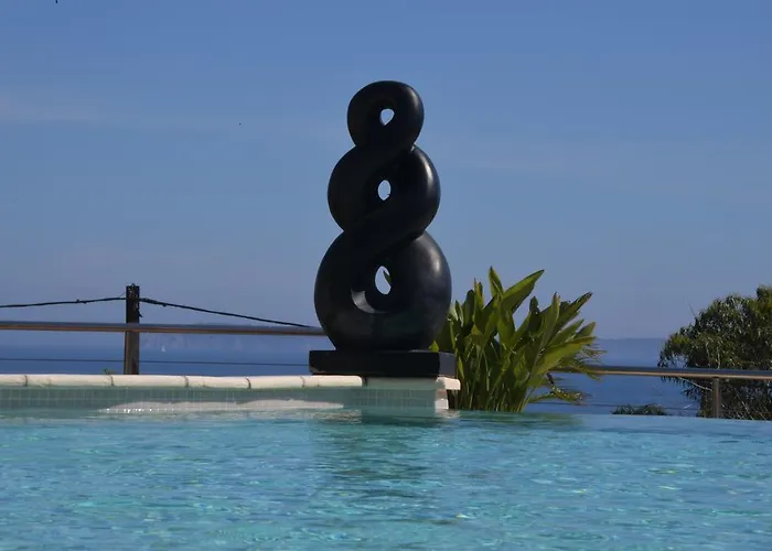 Les Lauriers Roses 4* Le Rayol-Canadel-sur-Mer
