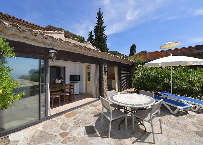 Les Lauriers Roses 4* Le Rayol-Canadel-sur-Mer