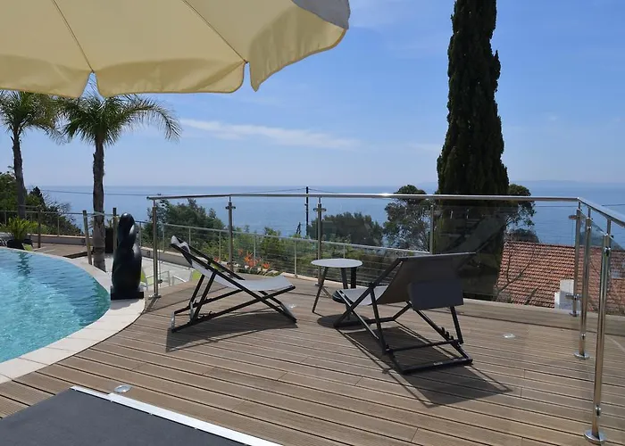 Les Lauriers Roses Aparthotel 4*