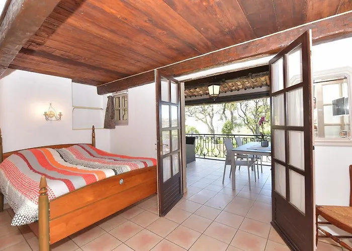 Les Lauriers Roses 4* Le Rayol-Canadel-sur-Mer