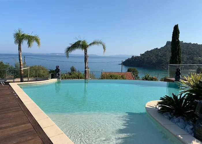 Les Lauriers Roses Aparthotel 4*